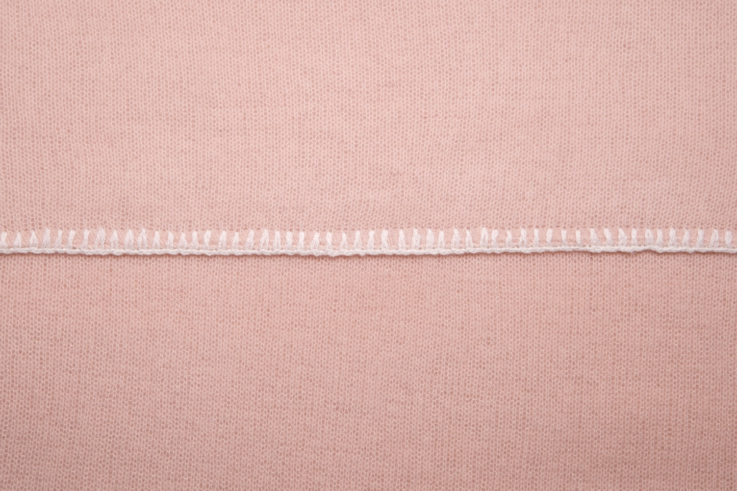 Cashmere scarf Horsestitch Oyster with contrast stitching in Snowflake