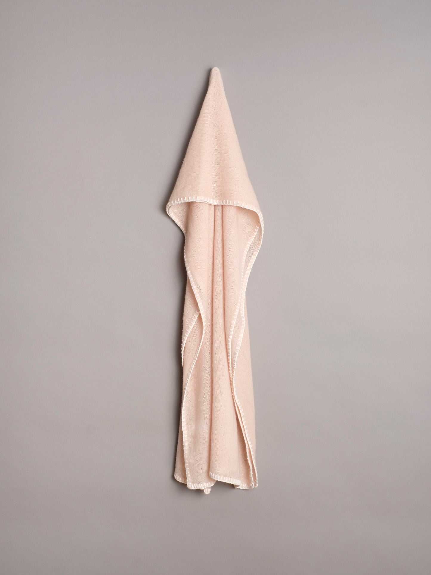 Cashmere scarf Horsestitch Oyster with contrast stitching in Snowflake