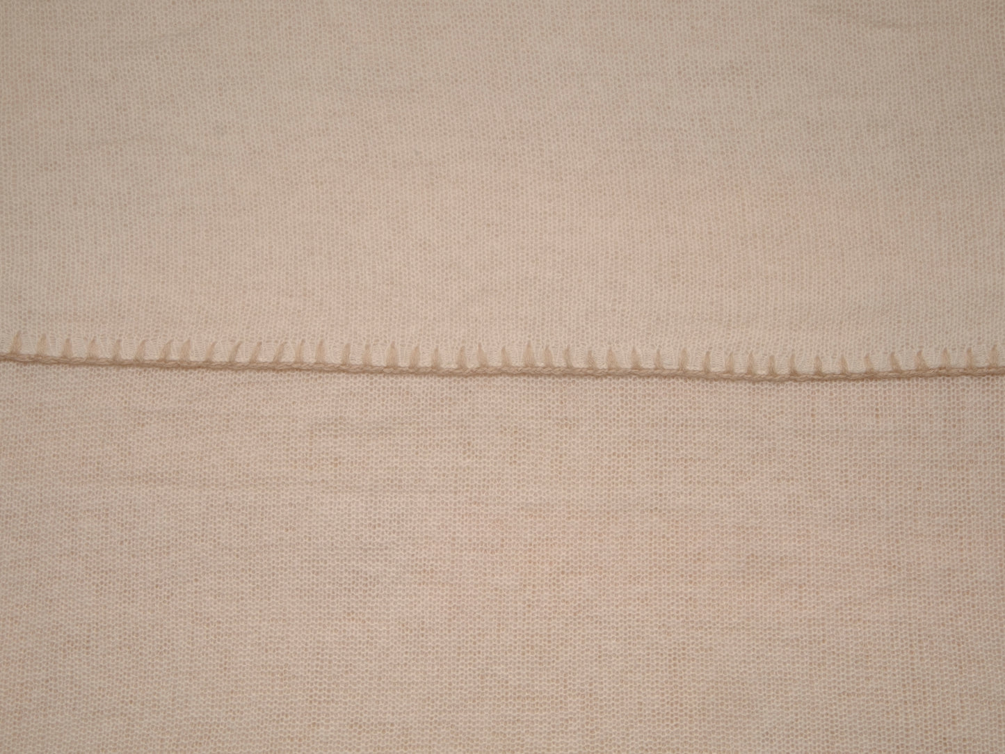 Cashmere scarf Horsestitch Snowflake with contrast stitching in Oyster