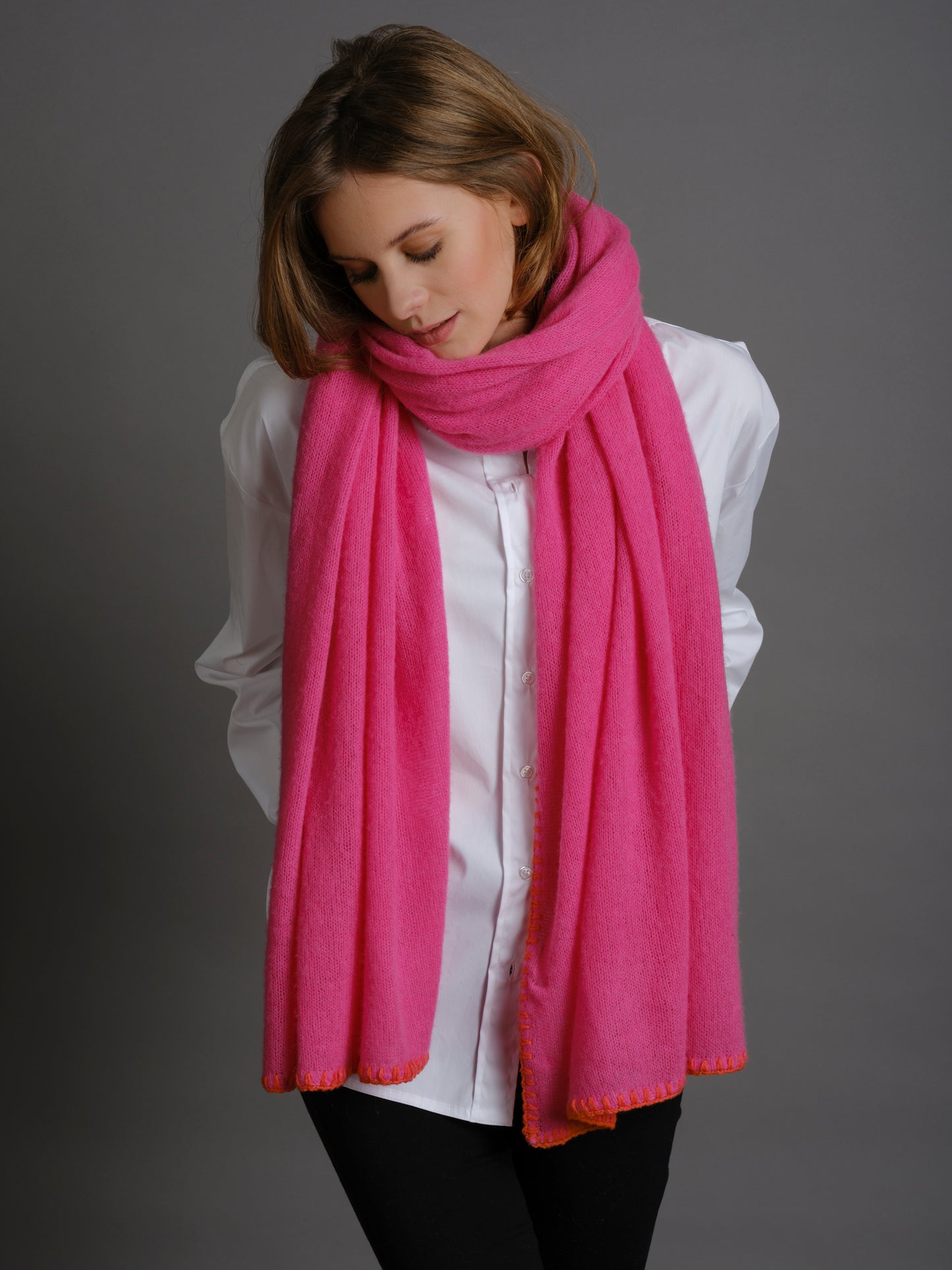 Kaschmir Schal Horsestitch Pink Yarrow mit Kontrastnaht in Flamingo