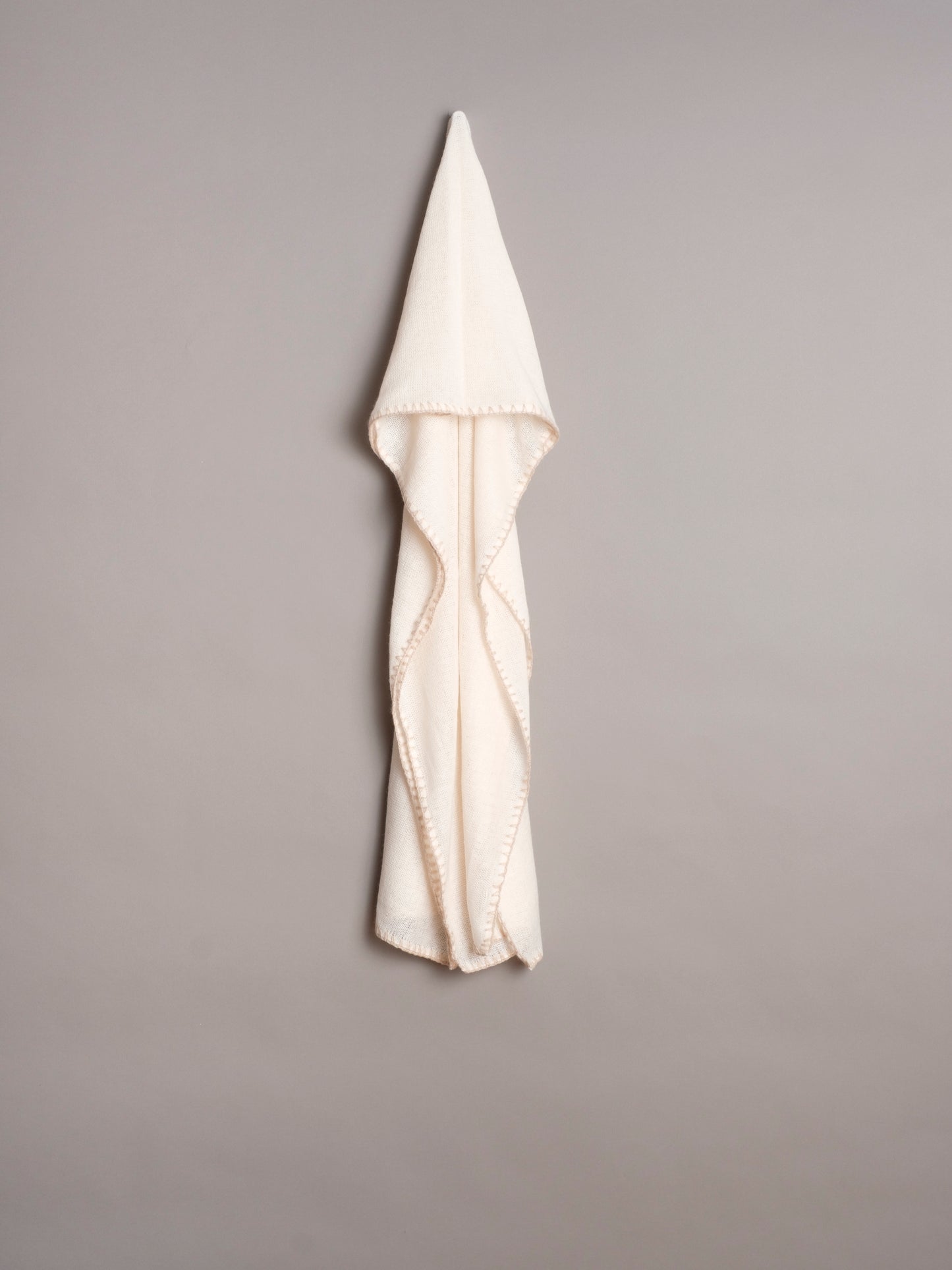 Cashmere scarf Horsestitch Snowflake with contrast stitching in Oyster