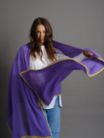 Schal Horsestitch Ultra Violet mit Kontrastnaht in Yellow