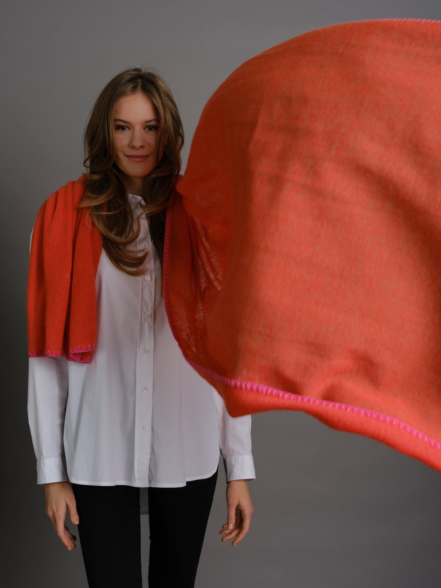 Pink Yarrow Cashmere Scarf Horsestitch Flamingo with Constrast Stitching