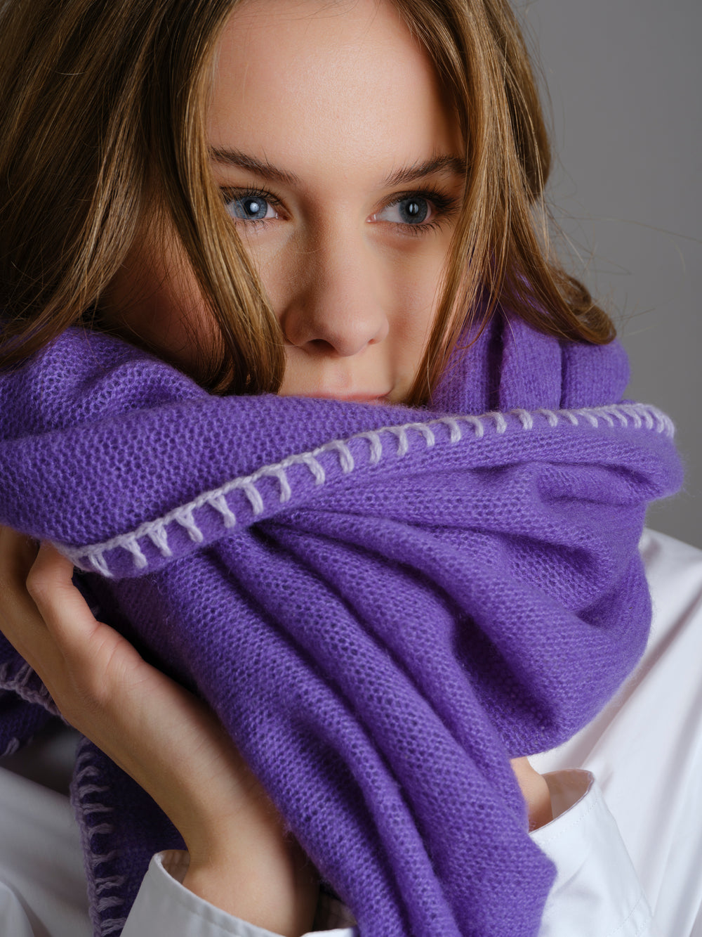 Scarf Horsestitch Ultra Violet with contrast stitching in Lilac Marble